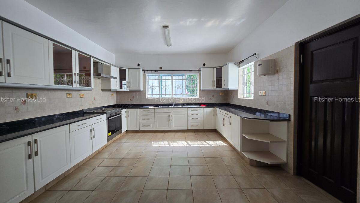 4 Bed House with En Suite in Muthaiga - 11