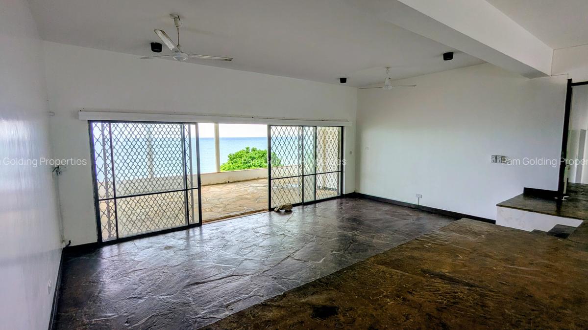 3 Bed House with En Suite at Greenwood - 8