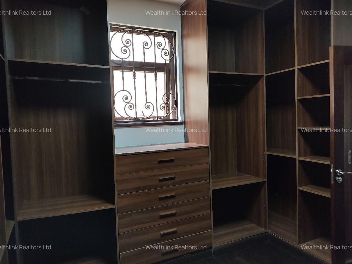 5 Bed Townhouse with En Suite at Lavington - 9