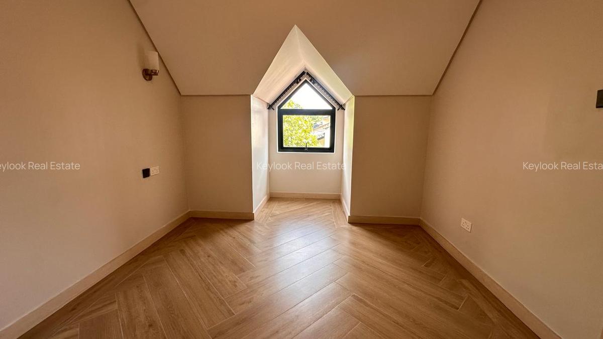 6 Bed Townhouse with En Suite at Lavington Green - 18