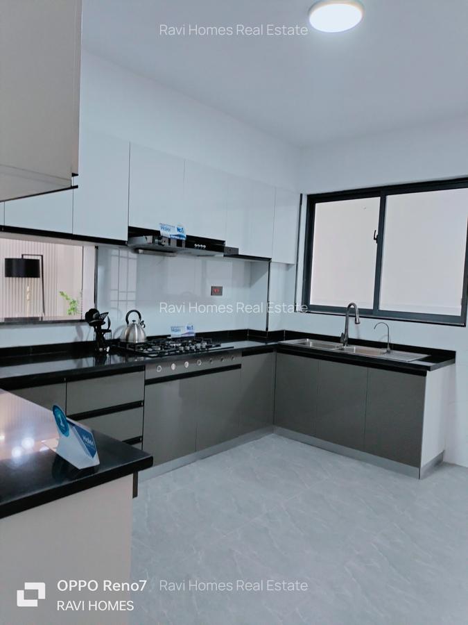 3 Bed Apartment with En Suite in Brookside - 4