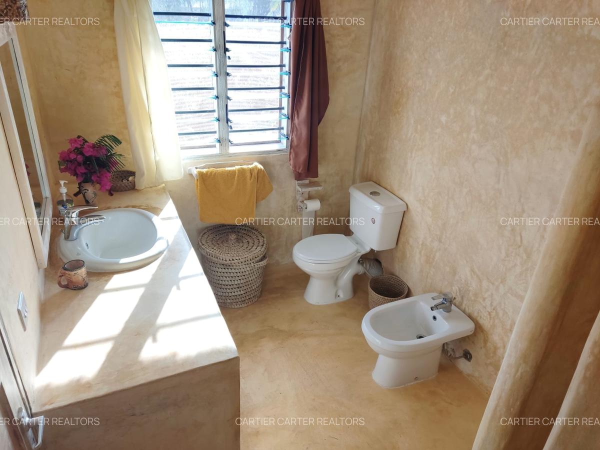 6 Bed Villa with En Suite in Watamu - 2