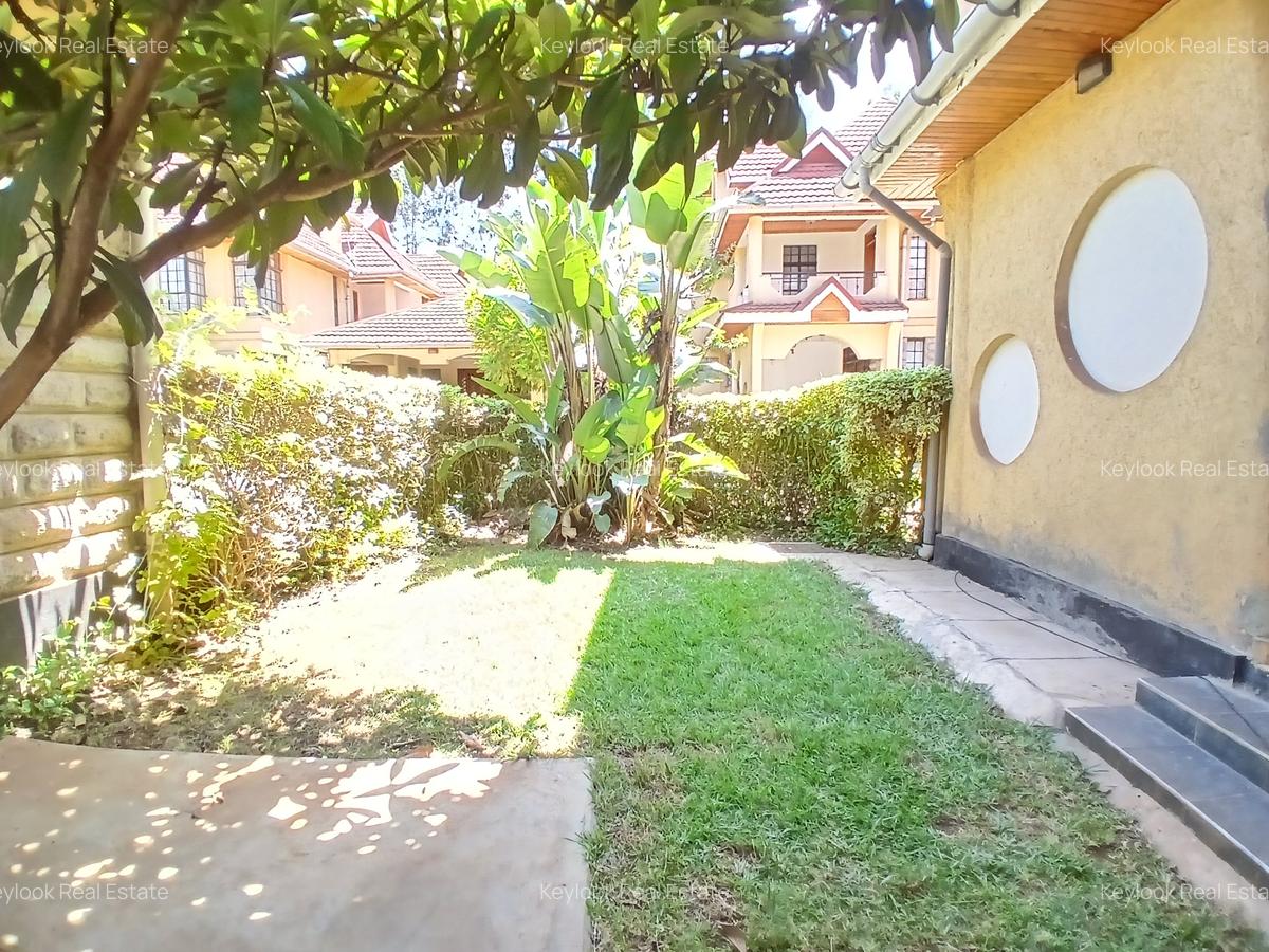 5 Bed Townhouse with En Suite at Lavington - 3