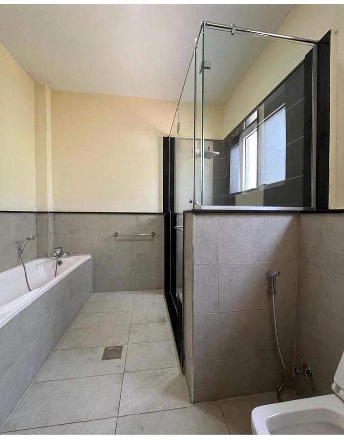 5 Bed Townhouse with En Suite in Lavington - 12