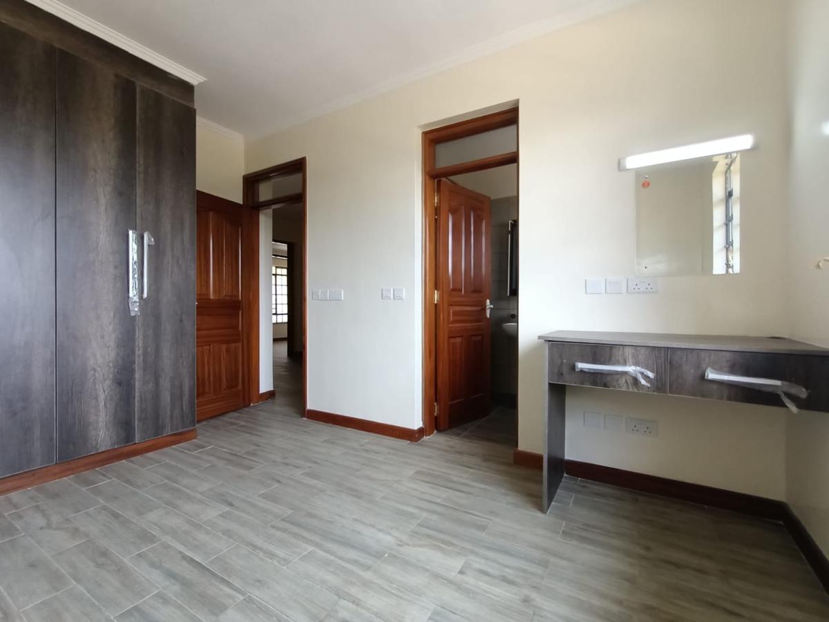 4 Bed Townhouse with En Suite at Kimbo - 2