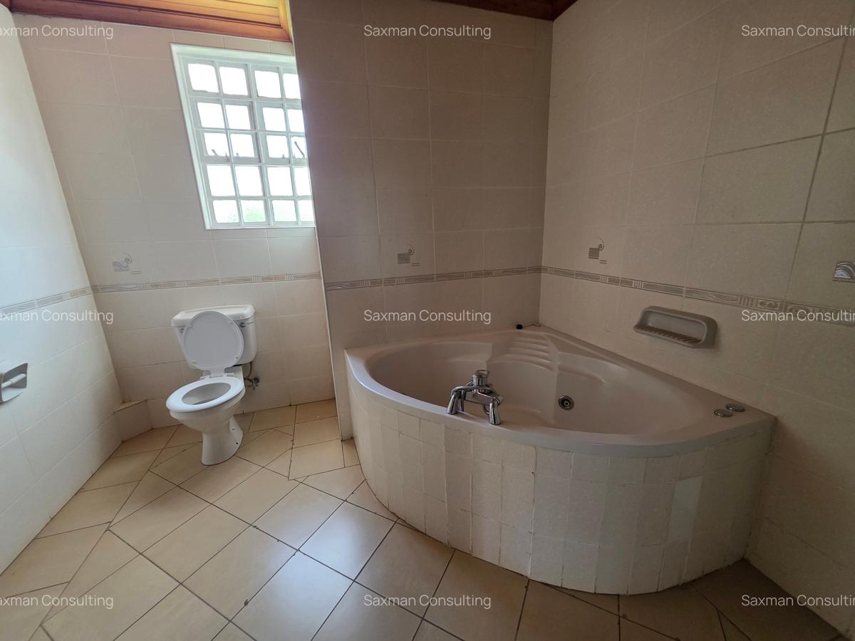 5 Bed Villa with En Suite in Runda - 8