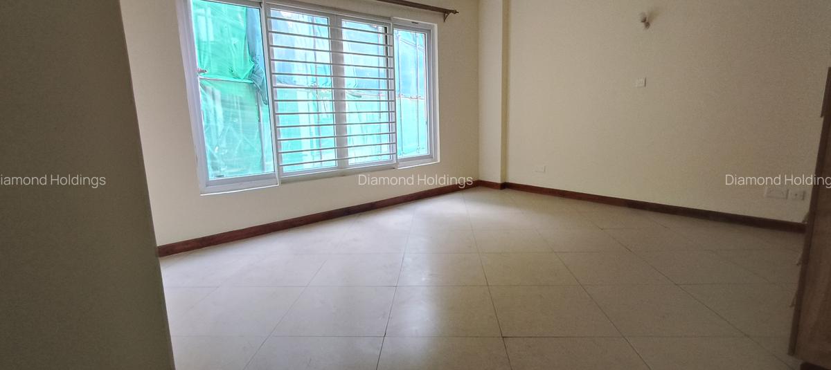 4 Bed Apartment with En Suite at Parklands - 13