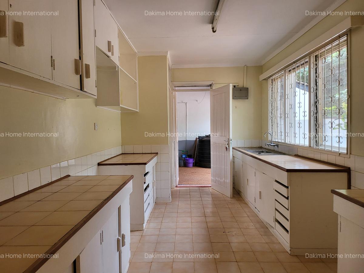 4 Bed House with En Suite in Loresho - 2