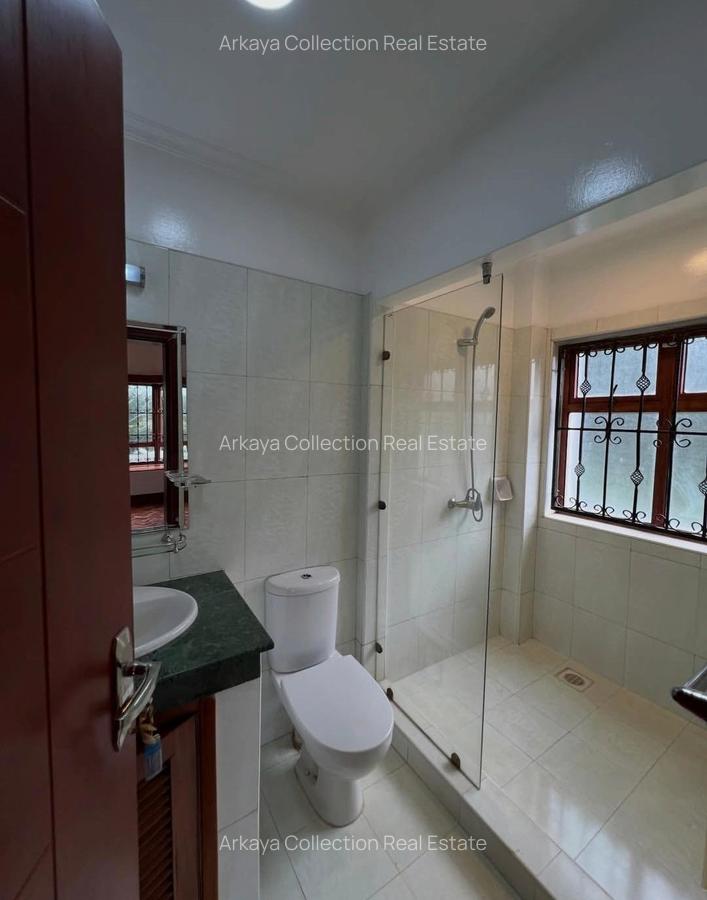 5 Bed Townhouse with En Suite in Runda - 4