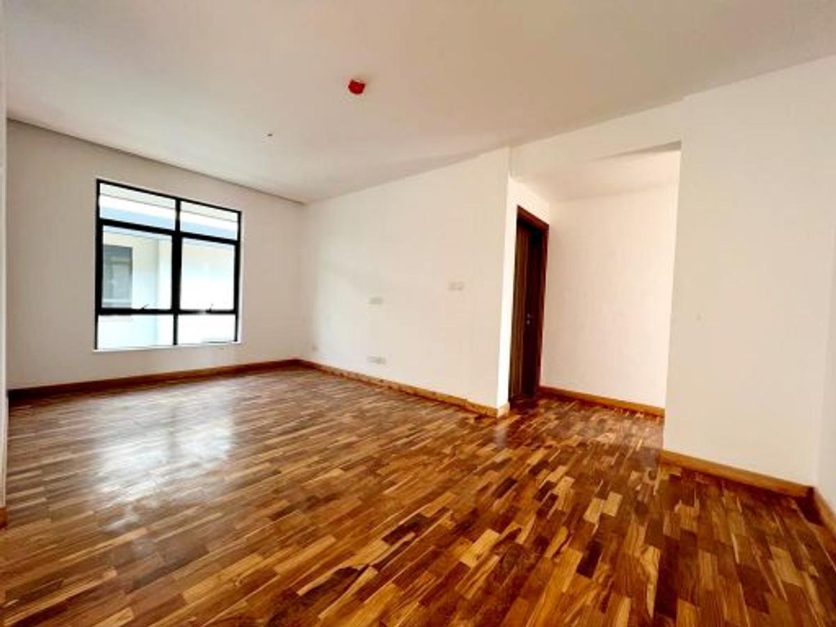 4 Bed House with En Suite at Two Rivers - 3
