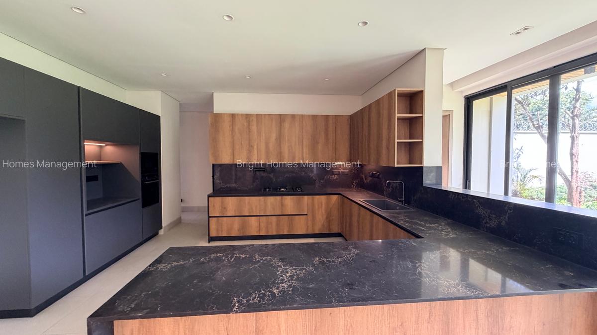 5 Bed Townhouse with En Suite in Westlands Area - 10