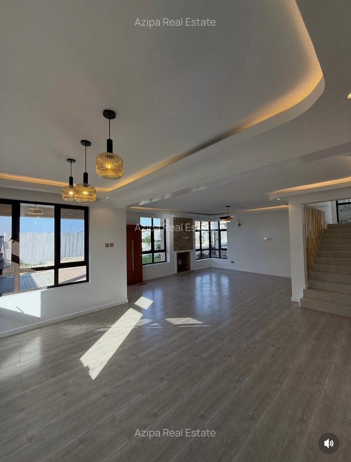 4 Bed Villa with Swimming Pool in Kitengela - 10