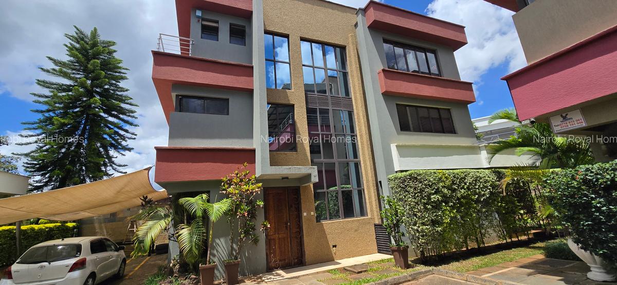 5 Bed Townhouse with En Suite at Lavington Green - 3