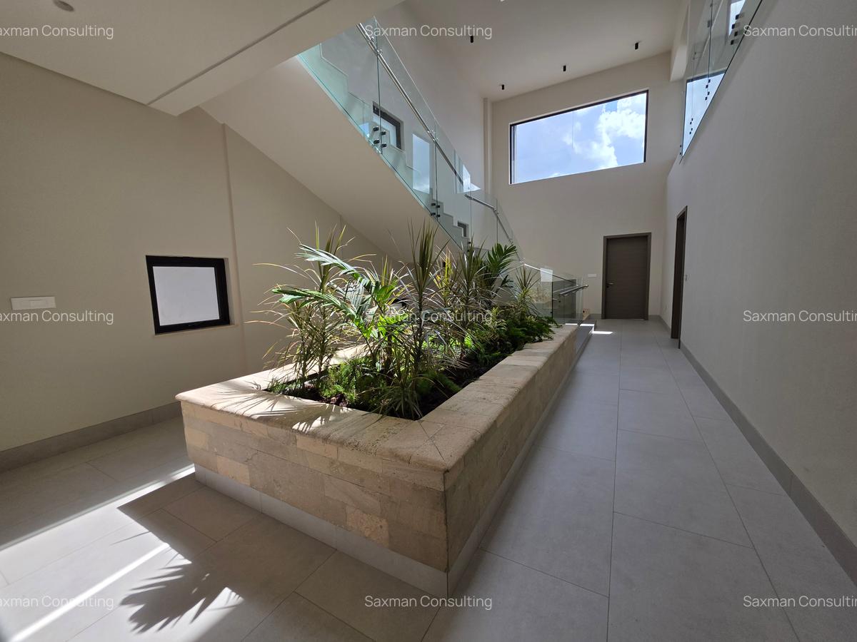 5 Bed Villa with En Suite in Westlands Area - 12