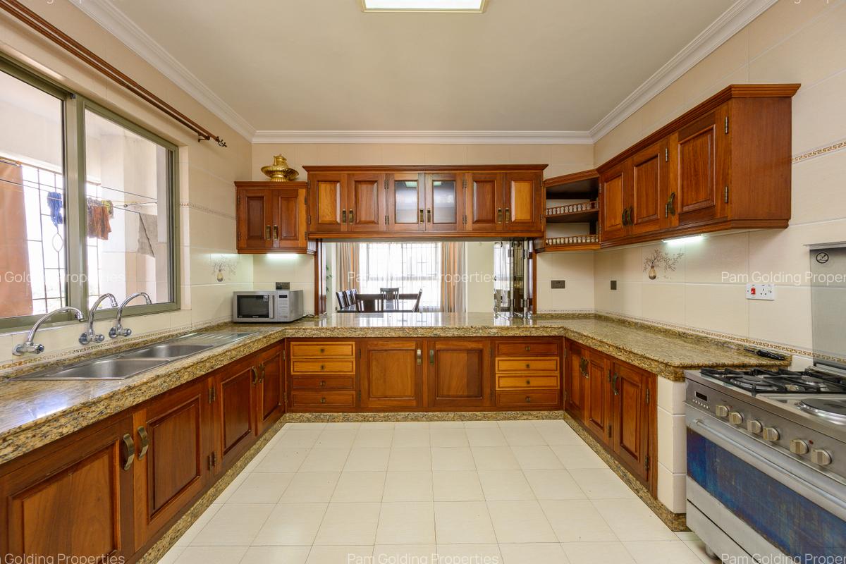 4 Bed Apartment with En Suite in Kizingo - 5
