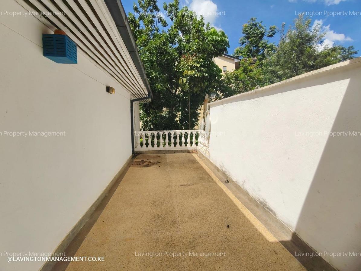 4 Bed Townhouse with En Suite at Valley Arcade - 16