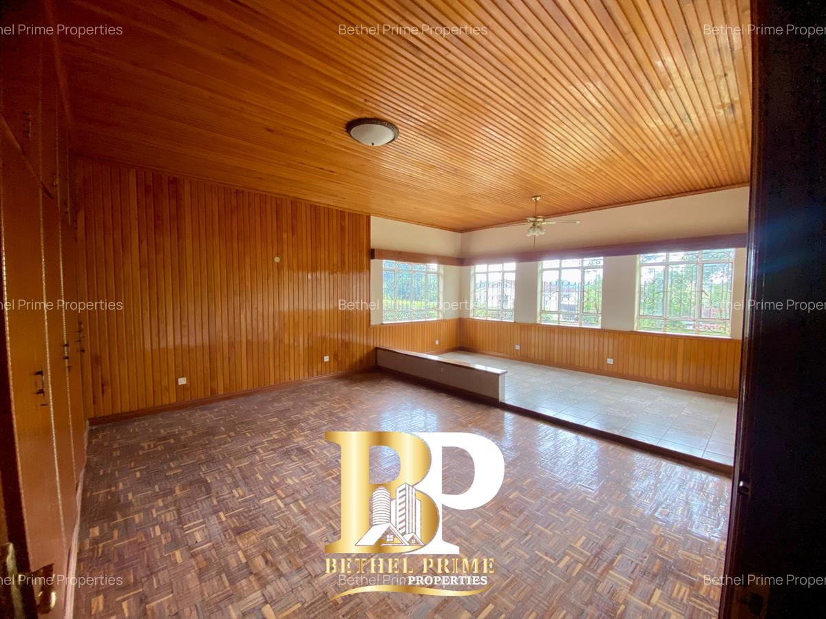 5 Bed House with En Suite in Nyari - 11