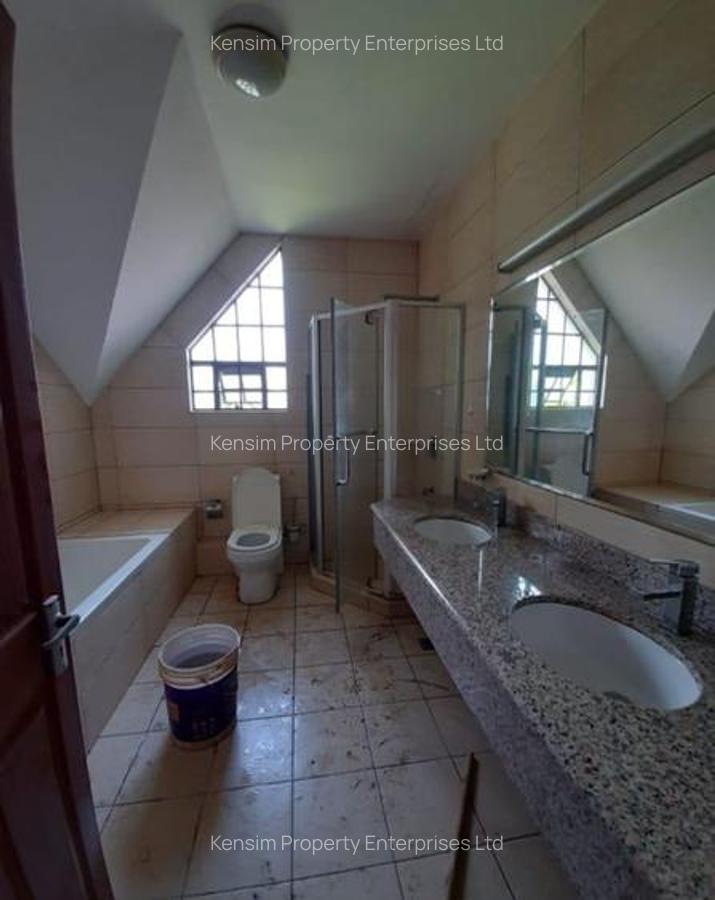 4 Bed Townhouse with En Suite in Lavington - 9