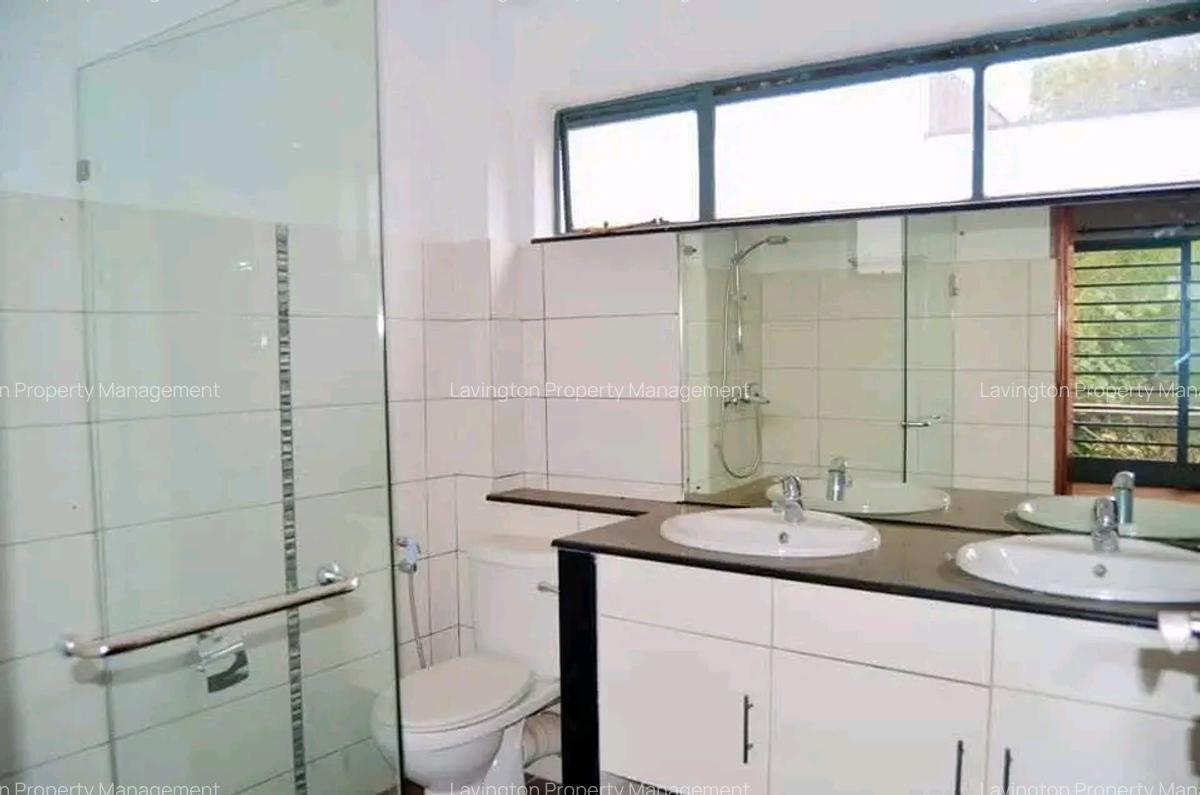 4 Bed Villa with En Suite at Lavington Green - 9