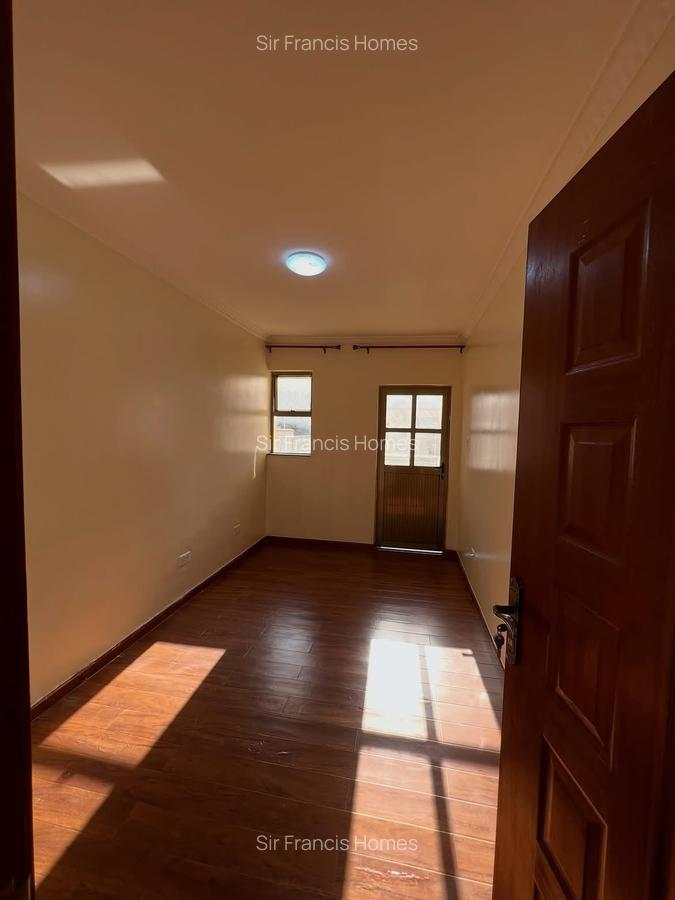 5 Bed Townhouse with En Suite at Lavington - 2