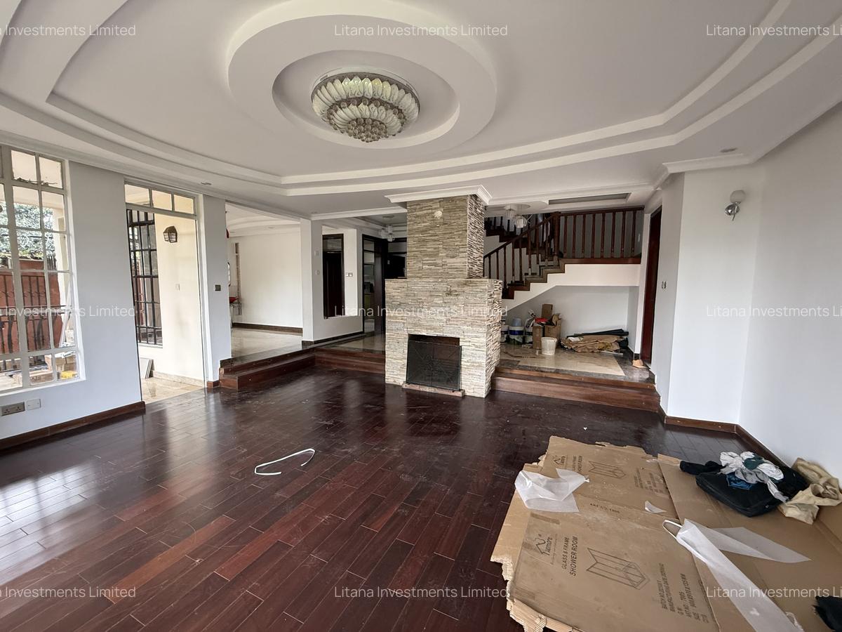 5 Bed Townhouse with En Suite in Lavington - 3