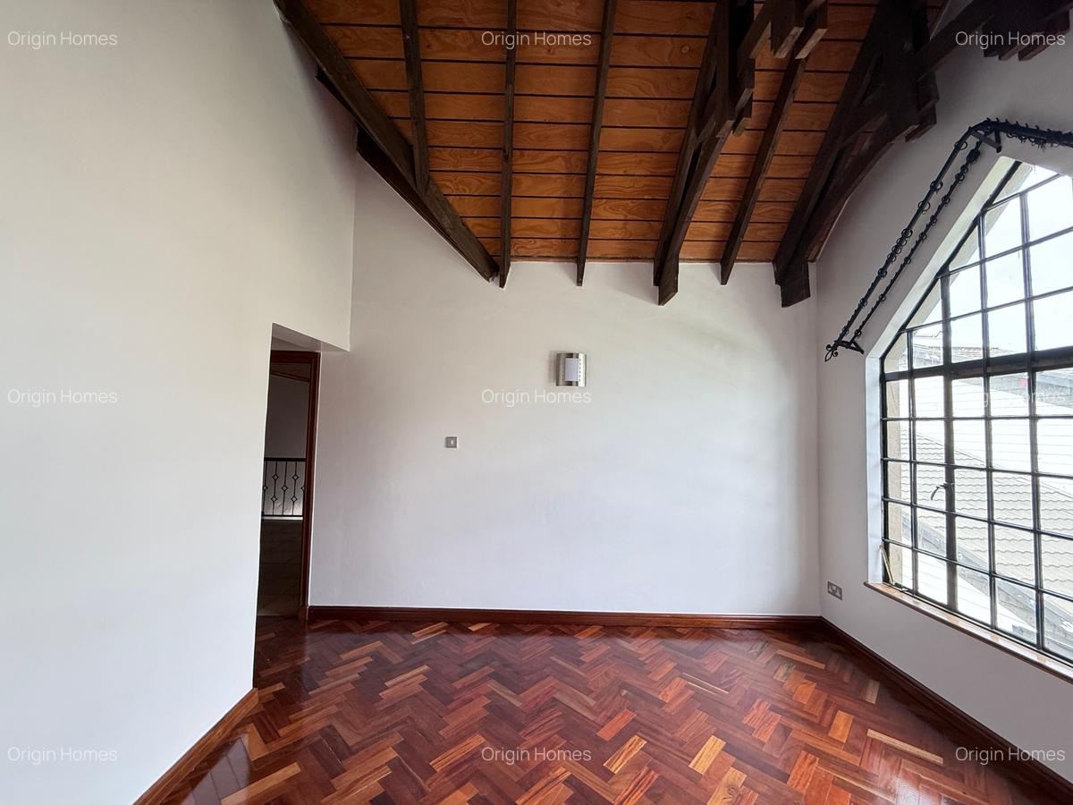 5 Bed Townhouse with En Suite at Lavington - 17