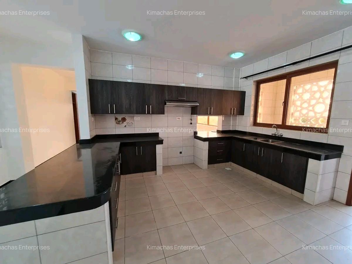 3 Bed Apartment with En Suite at Moyne Drive - 1