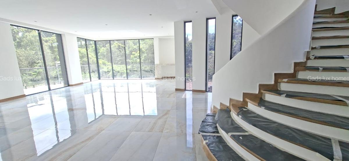 5 Bed Villa with En Suite at Nyari - 19