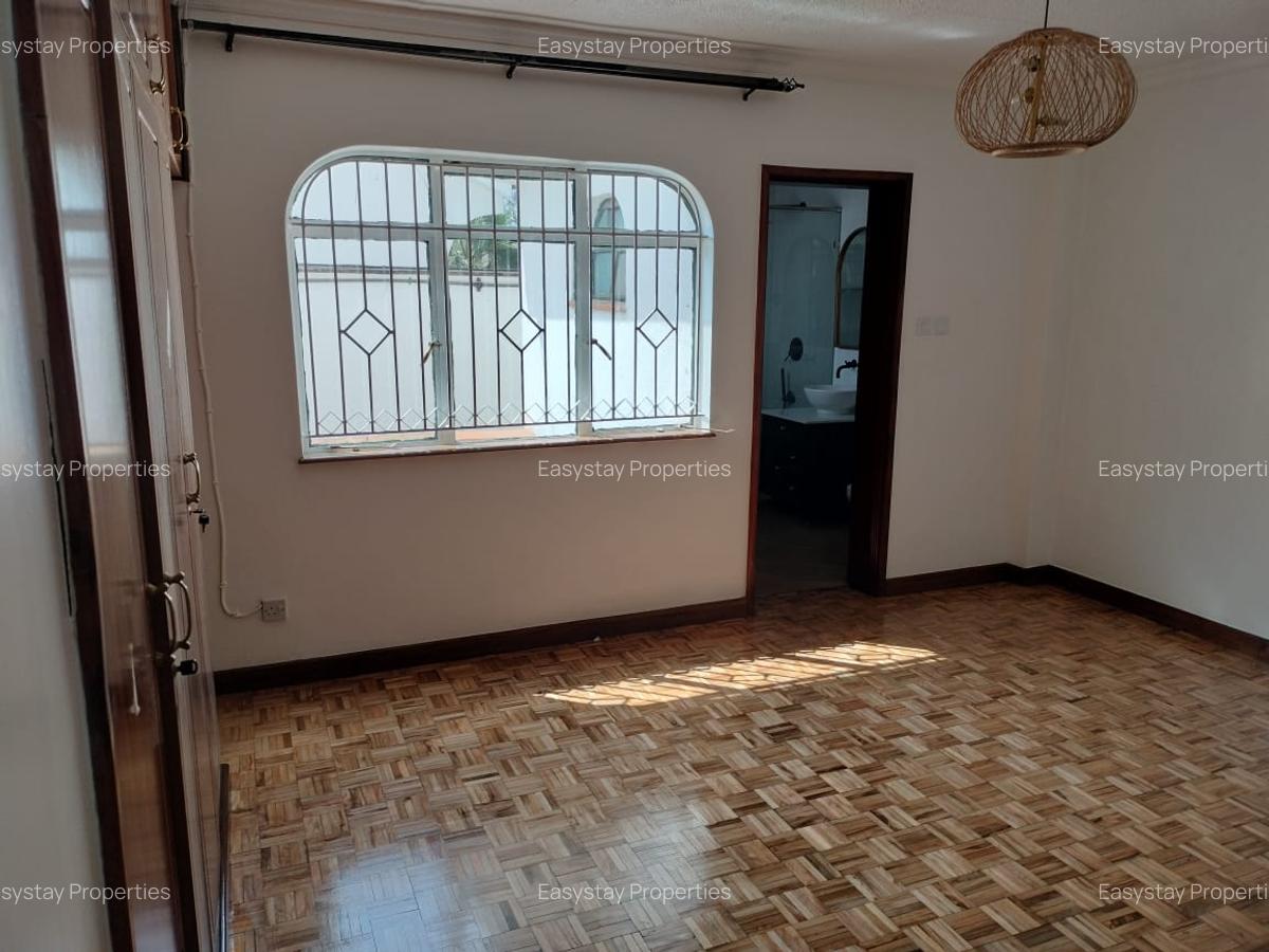 4 Bed Townhouse with En Suite in Lavington - 9