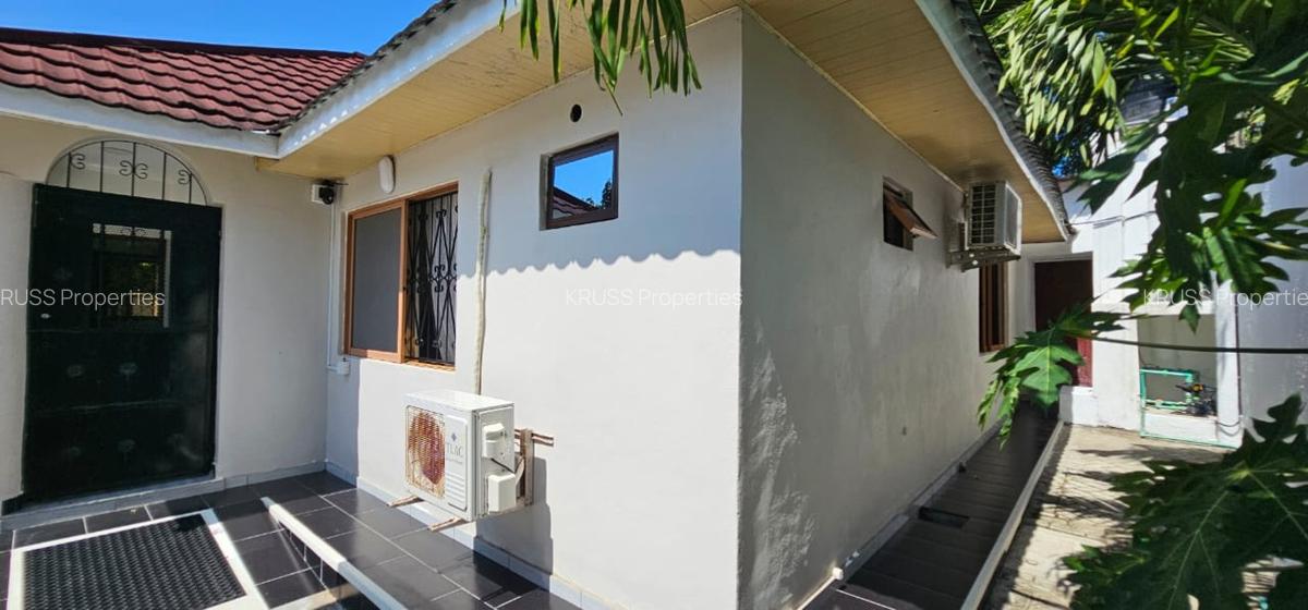 2 Bed House with En Suite at Hs100 - 3