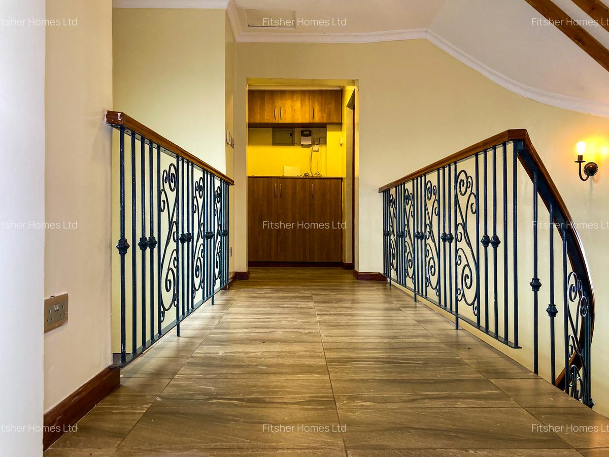 4 Bed House with En Suite in Runda - 18