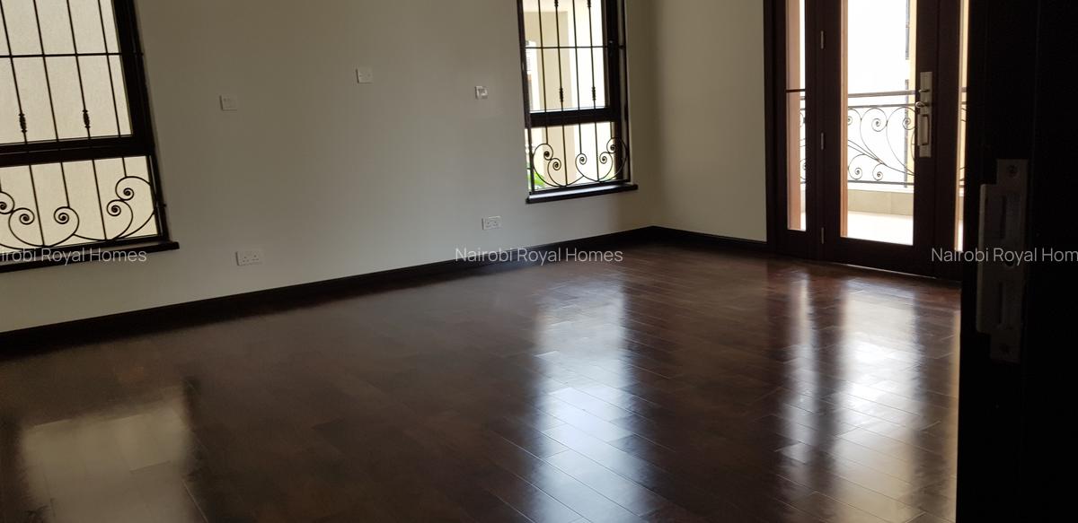 5 Bed Townhouse with En Suite at Lavington Road 455 - 9