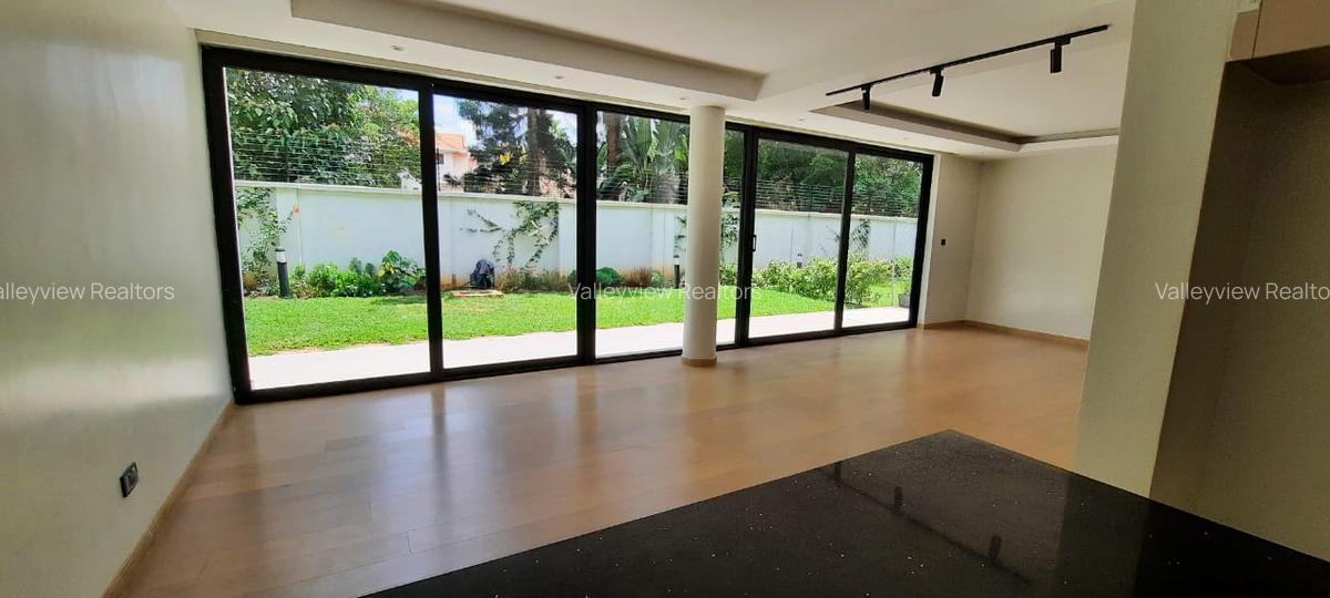 4 Bed Townhouse with En Suite at Lavington - 1