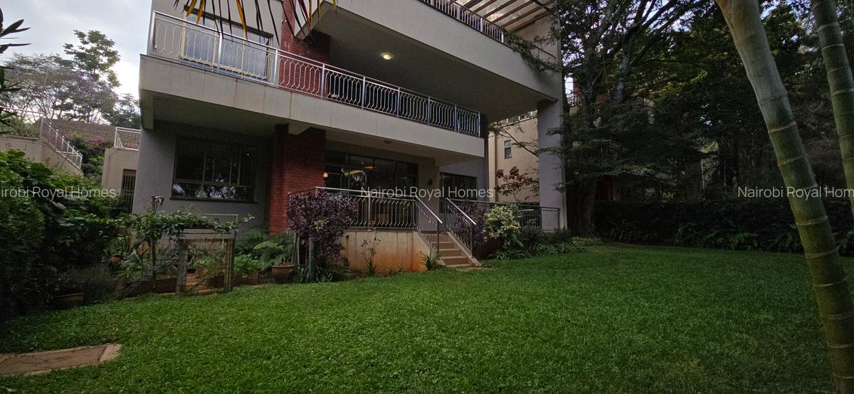 5 Bed Townhouse with En Suite at Lavington Green - 3