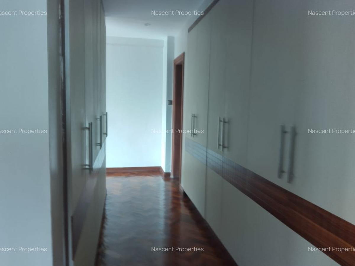 3 Bed Apartment with En Suite in Riverside - 14