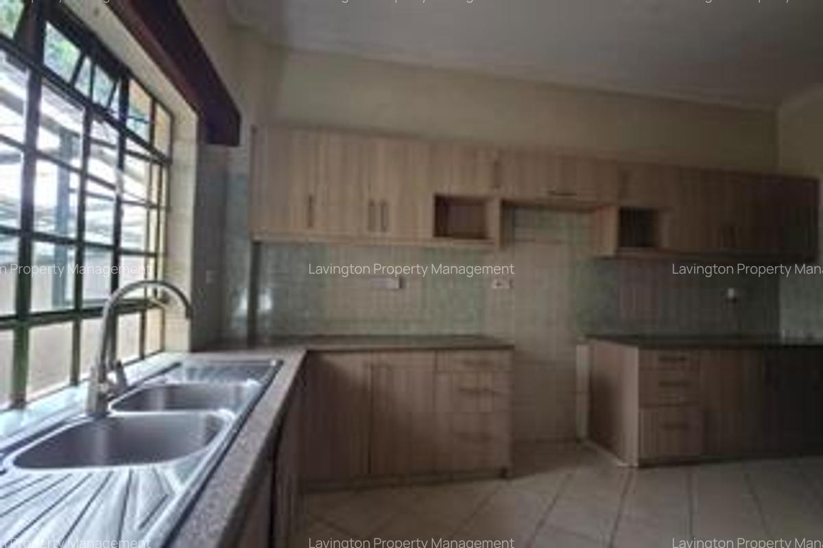4 Bed Townhouse with En Suite at Lavington Green - 8