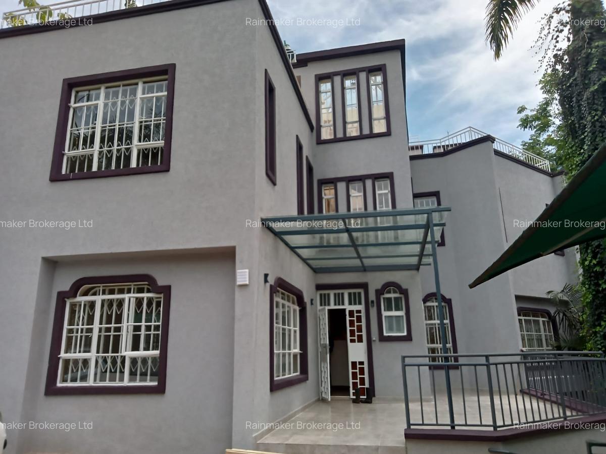 4 Bed House with En Suite in Spring Valley - 1