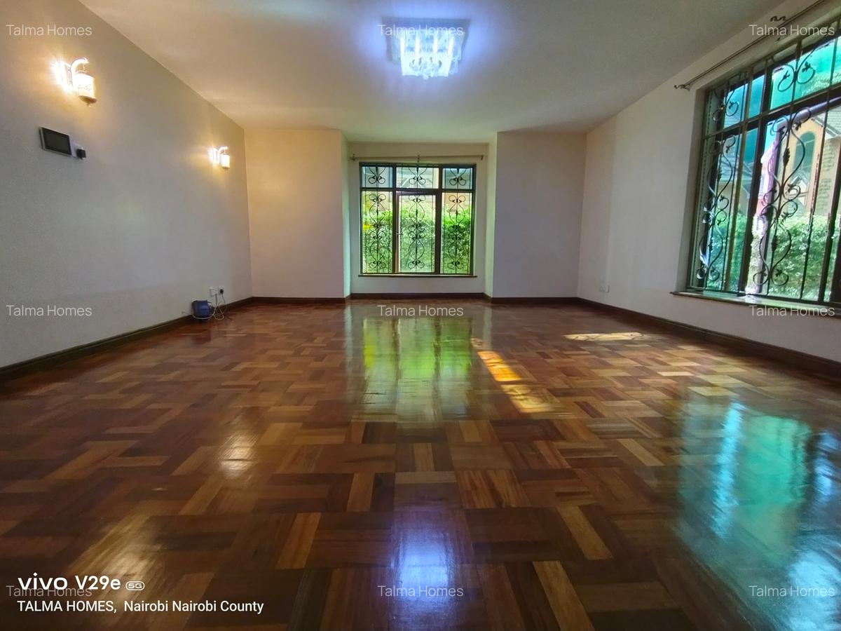 5 Bed Townhouse with En Suite at Valley Arcade - 3