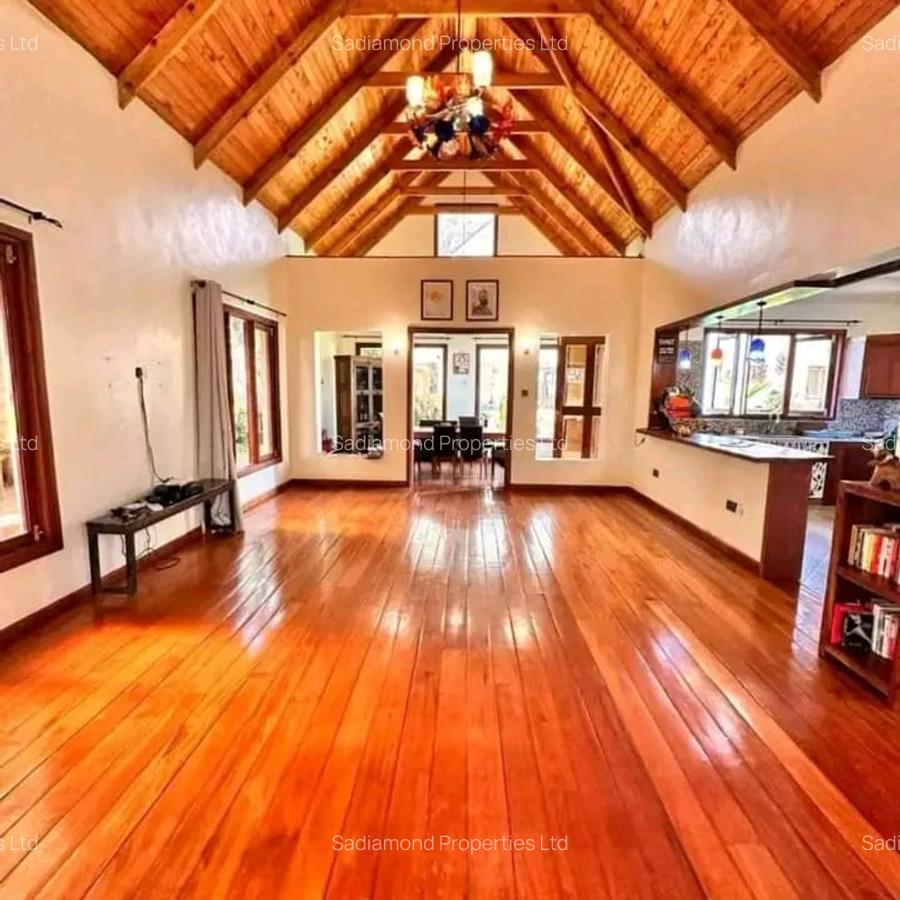 7 Bed House with En Suite in Ridgeways - 9