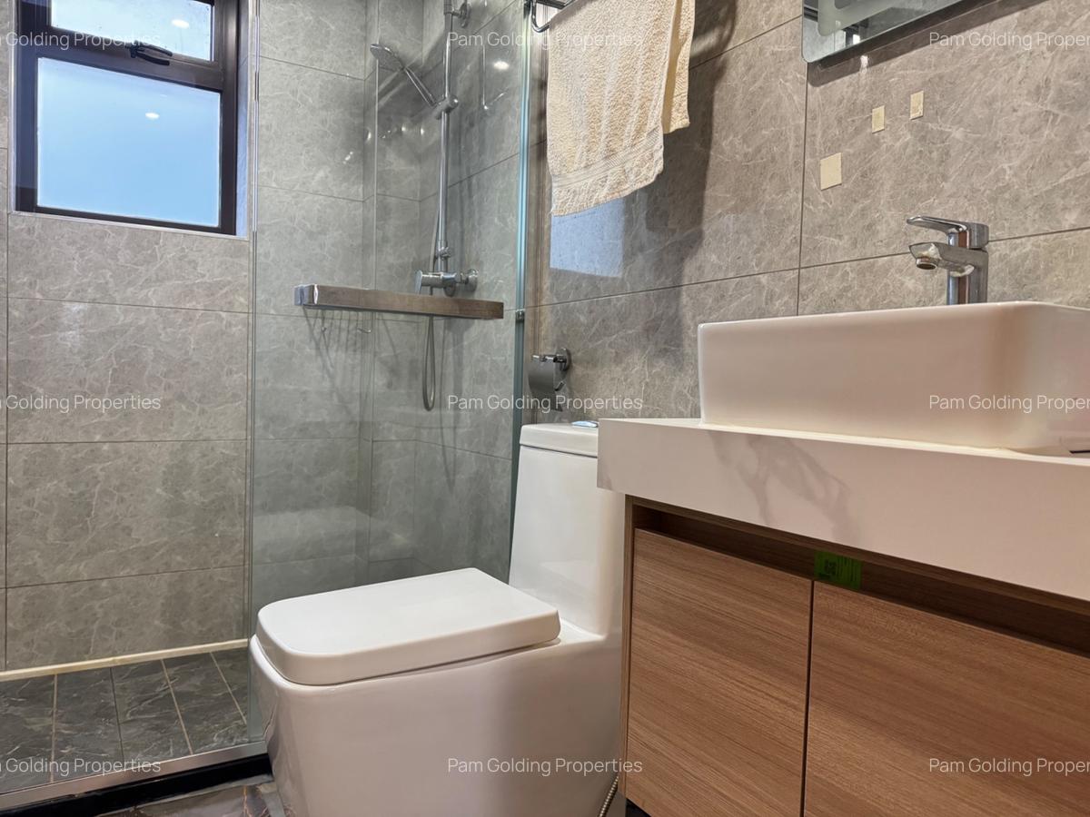 3 Bed Apartment with En Suite in Riverside - 14