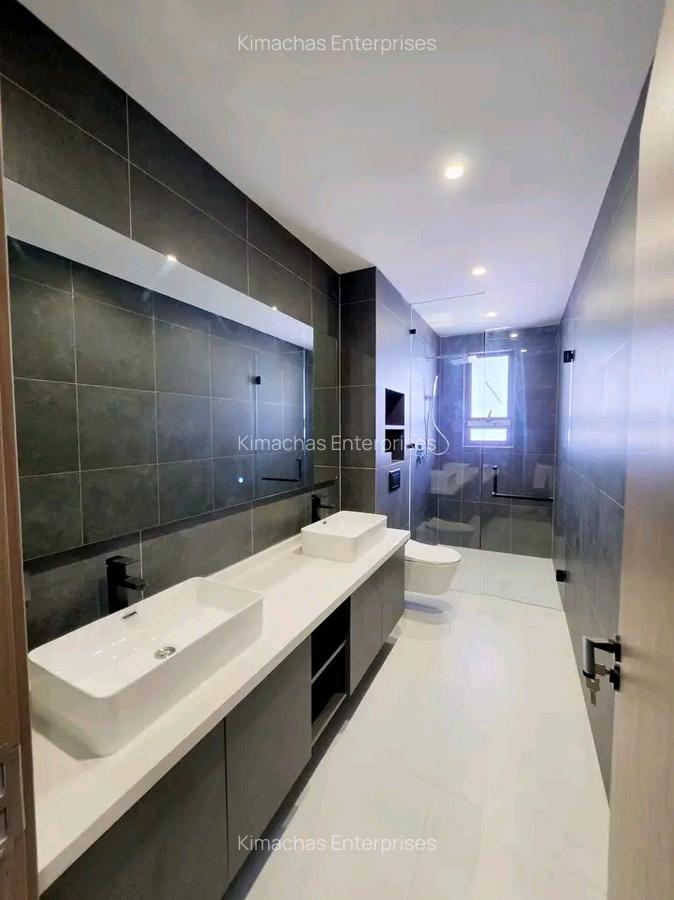 3 Bed Apartment with En Suite at Links Road - 3