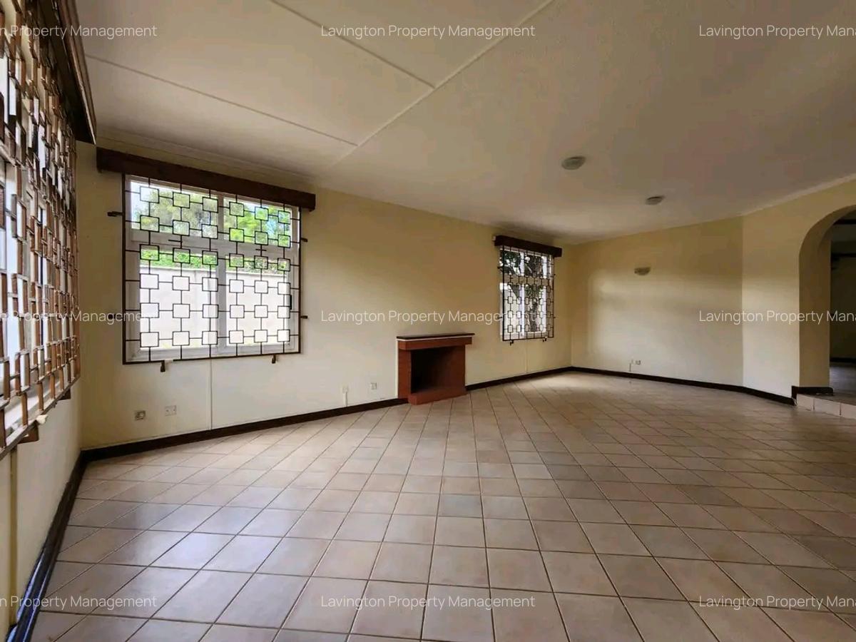 5 Bed House with En Suite at Lavington Green - 5