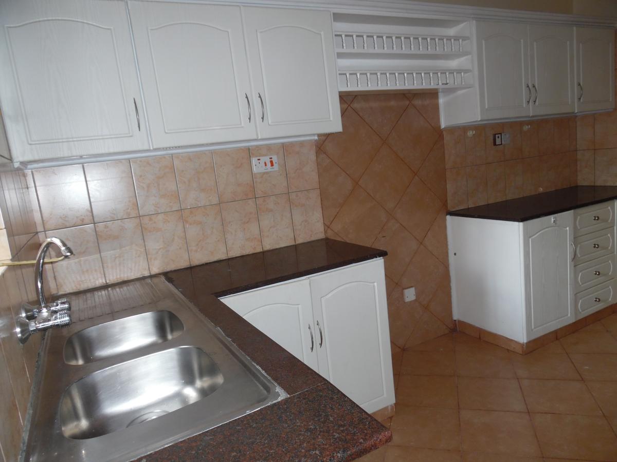 4 Bed Townhouse with En Suite at Lavington - 10