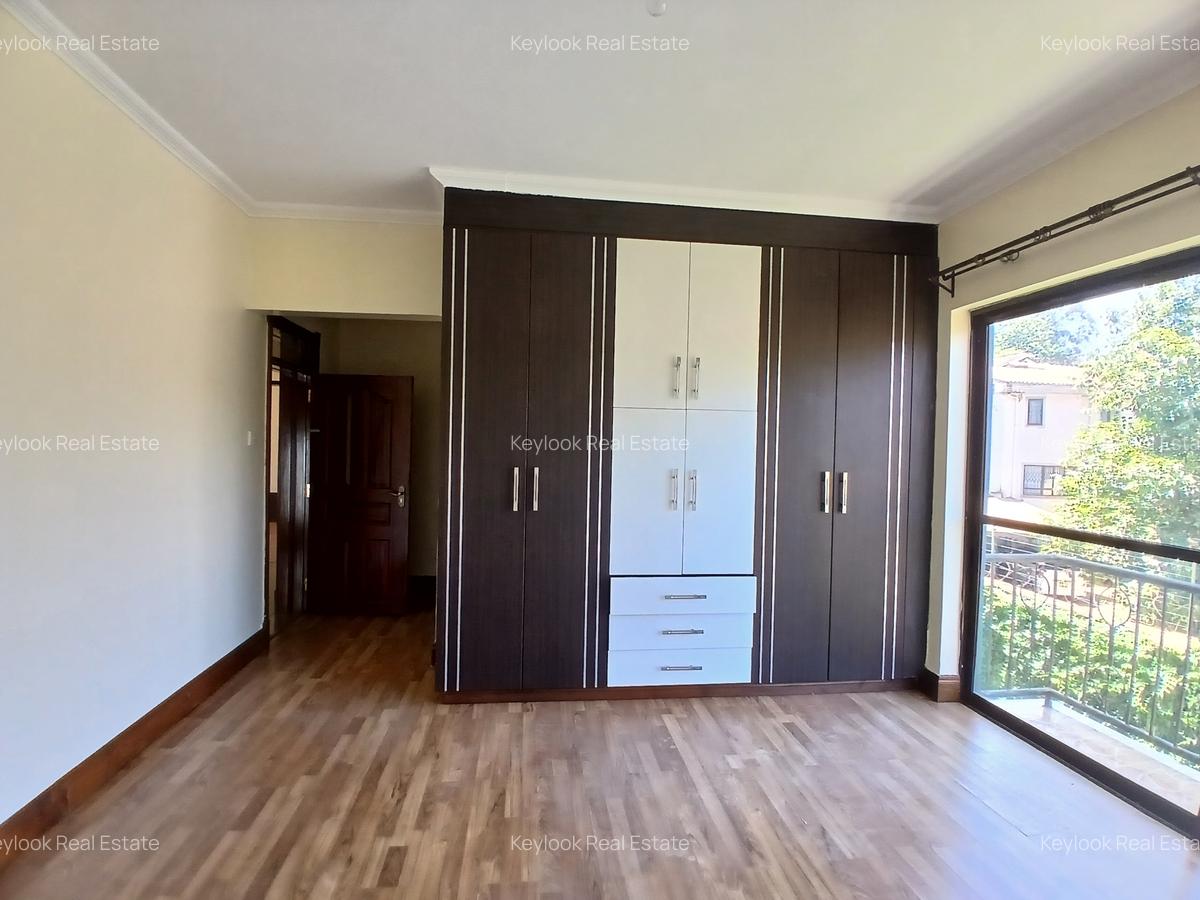 5 Bed Townhouse with En Suite at Gravelia Groove - 14