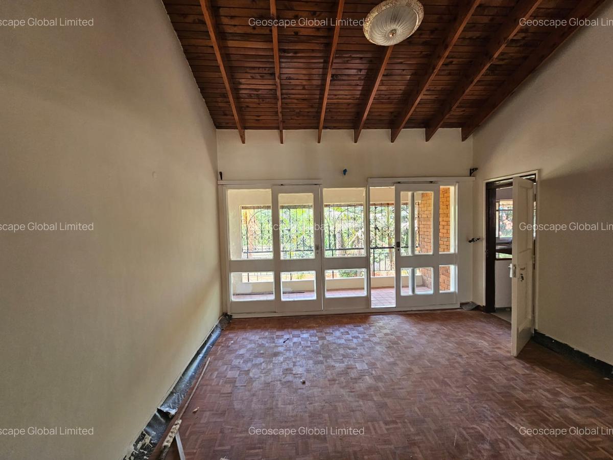 4 Bed House with En Suite in Runda - 10