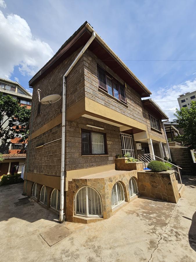 5 Bed Townhouse with En Suite in Parklands - 4