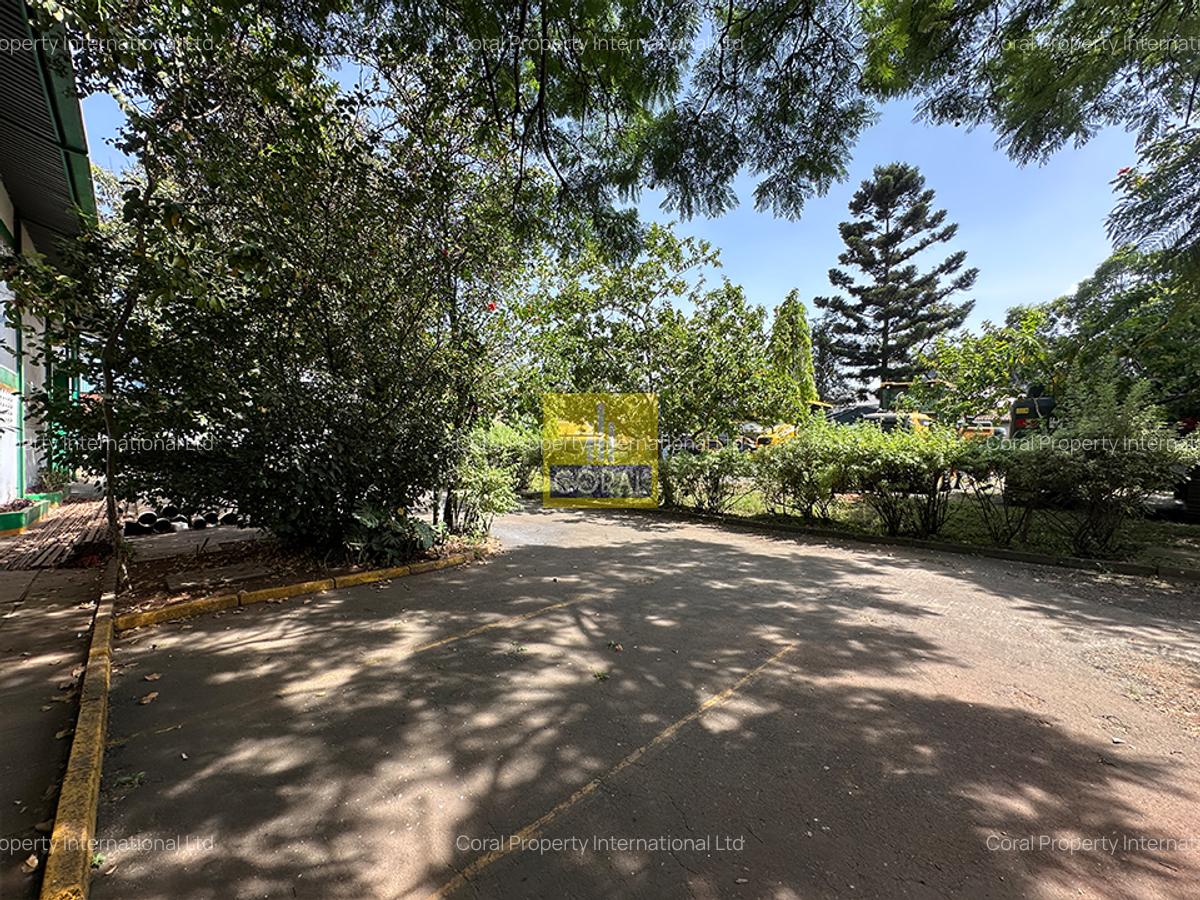 14,000 ft² Warehouse in Ruaraka - 14