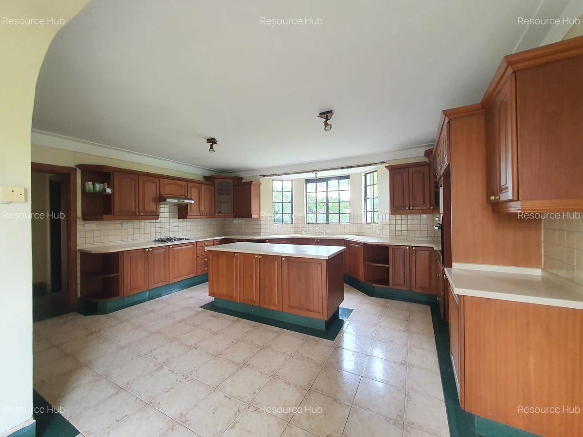 5 Bed House with En Suite at Nyari - 9