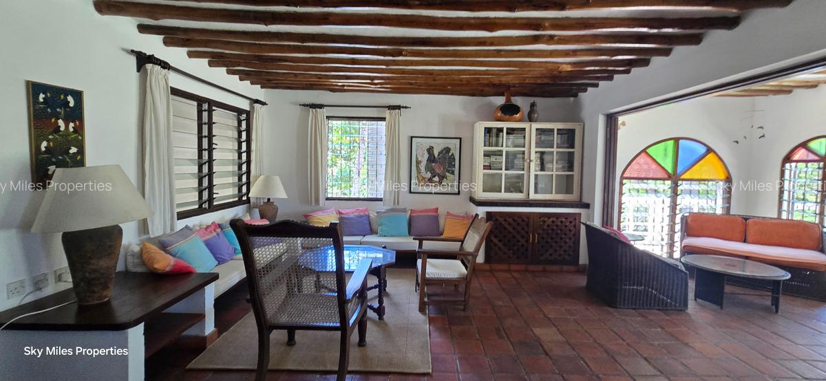 6 Bed Villa with En Suite at Aloo Drive Residence - 16