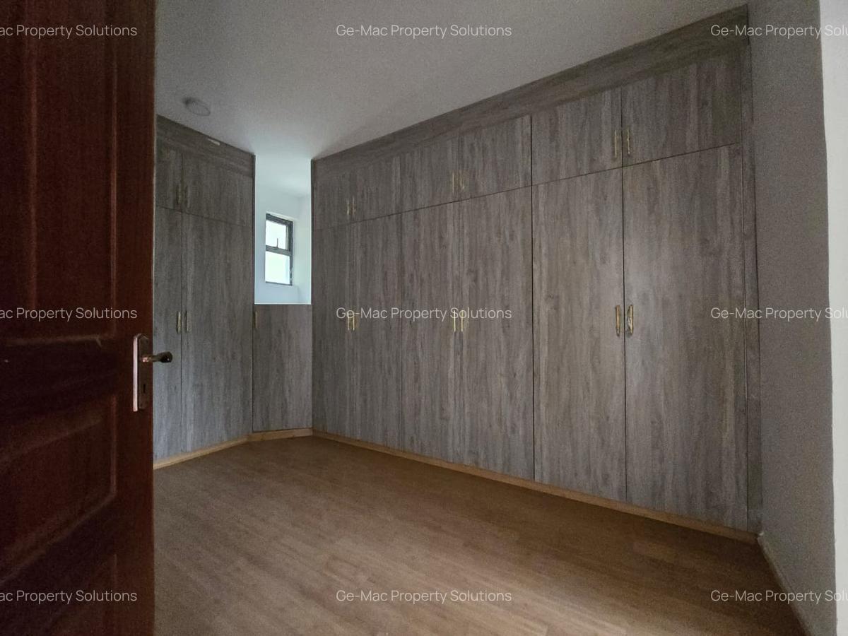 5 Bed Townhouse with En Suite in Lavington - 13